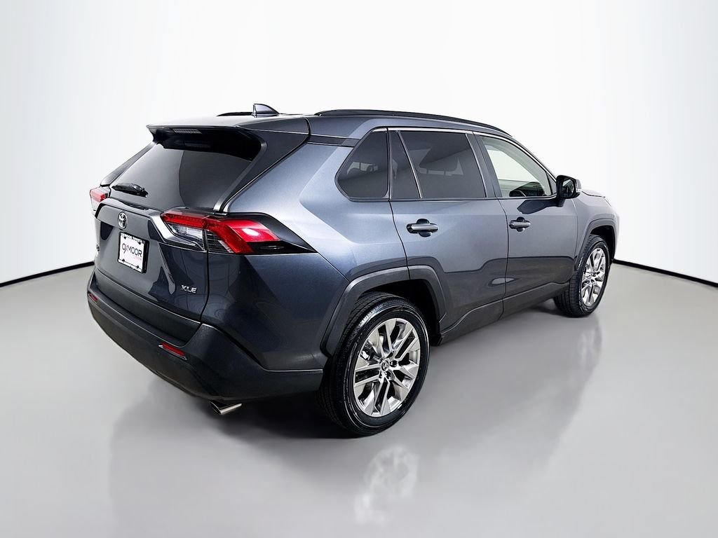 Used 2020 Magnetic Gray Metallic Toyota XLE Premium image 7