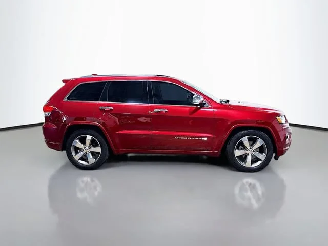 Used 2015  Jeep Overland image 5