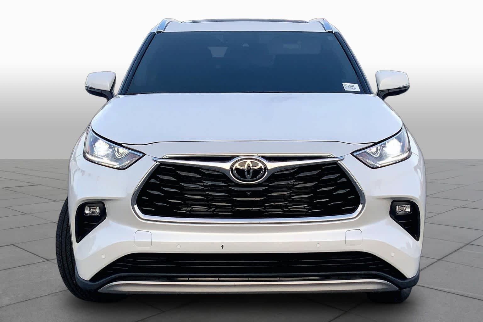Used 2026 Wind Chill Pearl Toyota Hybrid Platinum image 4