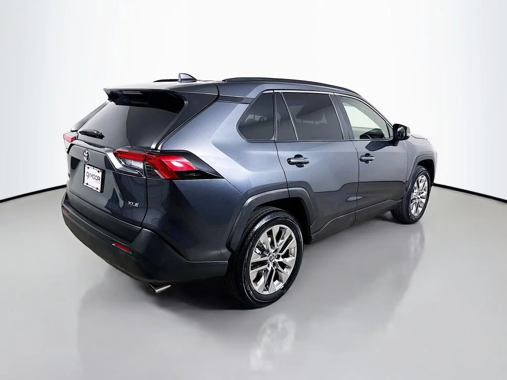 Used 2020 Magnetic Gray Metallic Toyota XLE Premium image 7