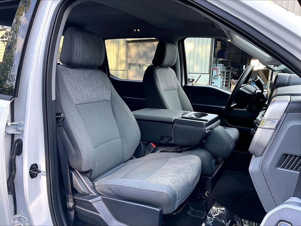 Used 2023 Oxford White Ford XLT image 11