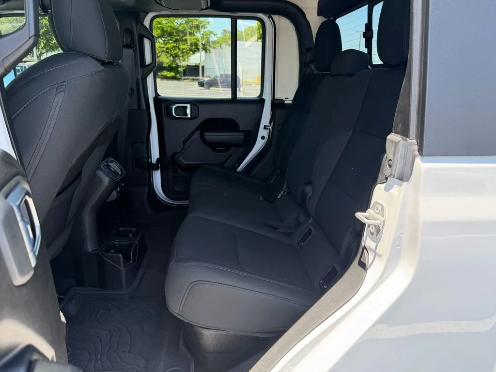 Used 2022 White Jeep Altitude image 12