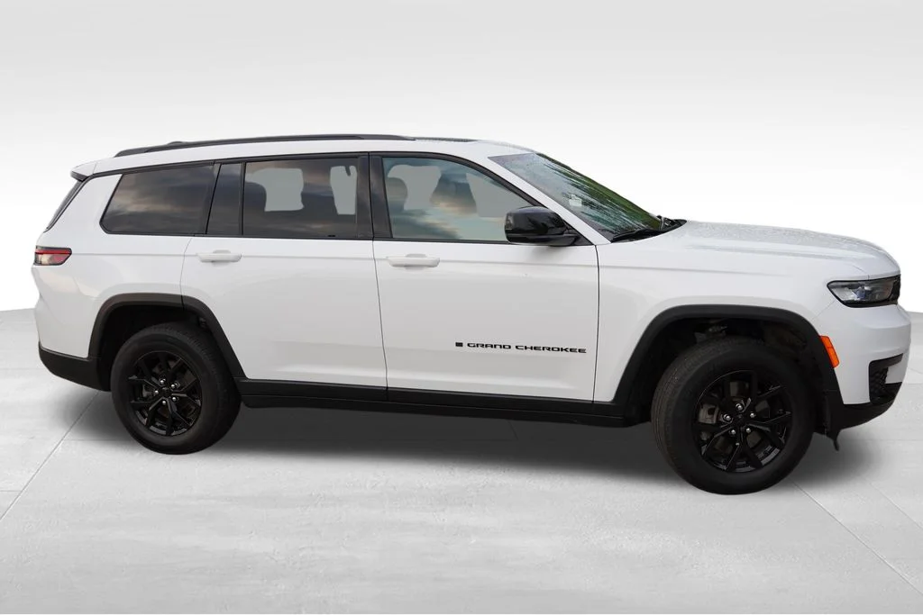 Certified Used 2024 Bright White Clearcoat Jeep Altitude X image 3