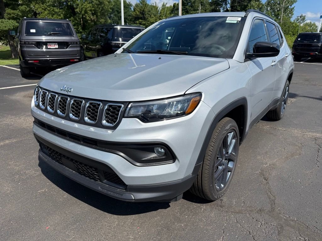 New 2026 Silver Zynith Metallic Clearcoat Jeep  image 8
