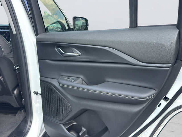 Used 2024 White Jeep Laredo X image 31