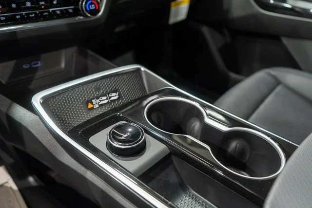 2027 Chevrolet Equinox LT - Photo 23