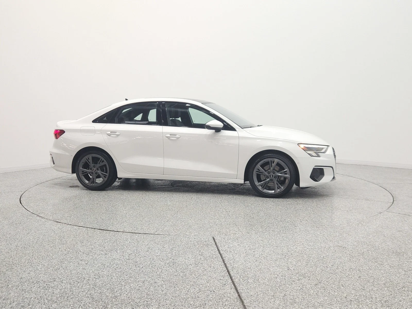 Used 2024 Ibis White Audi Premium image 4