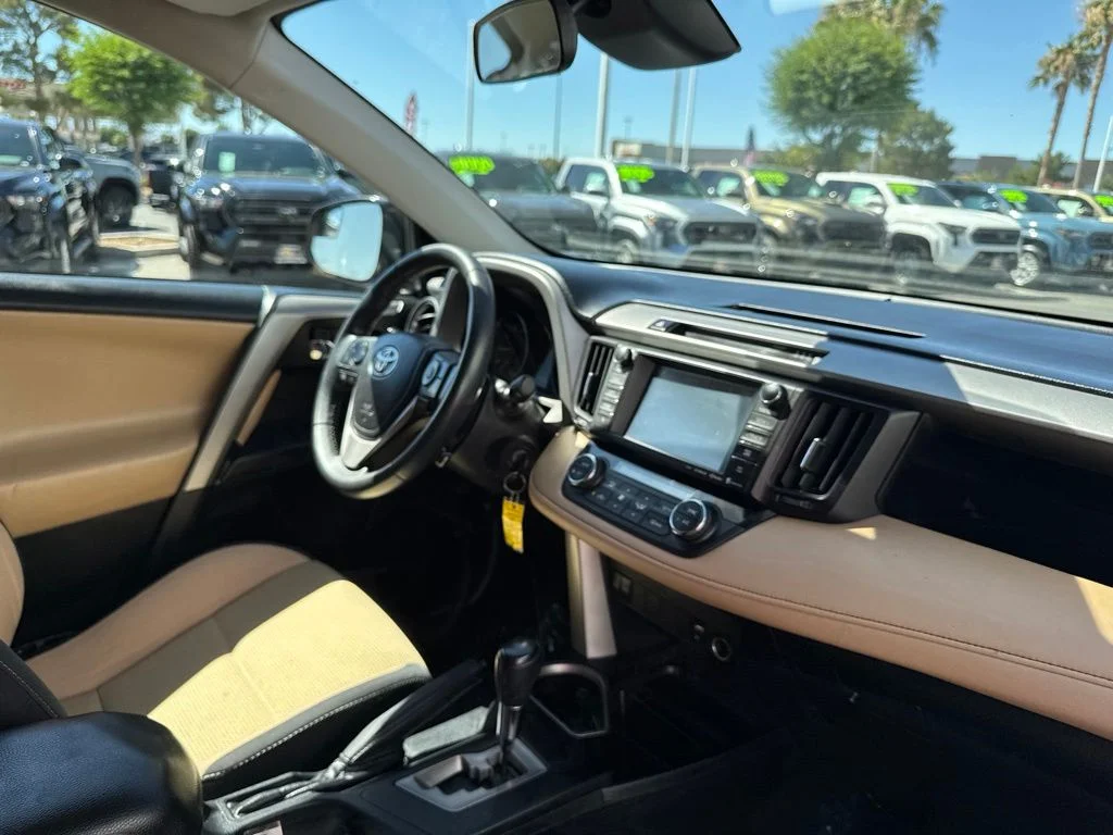 Used 2017 Black Toyota XLE image 22
