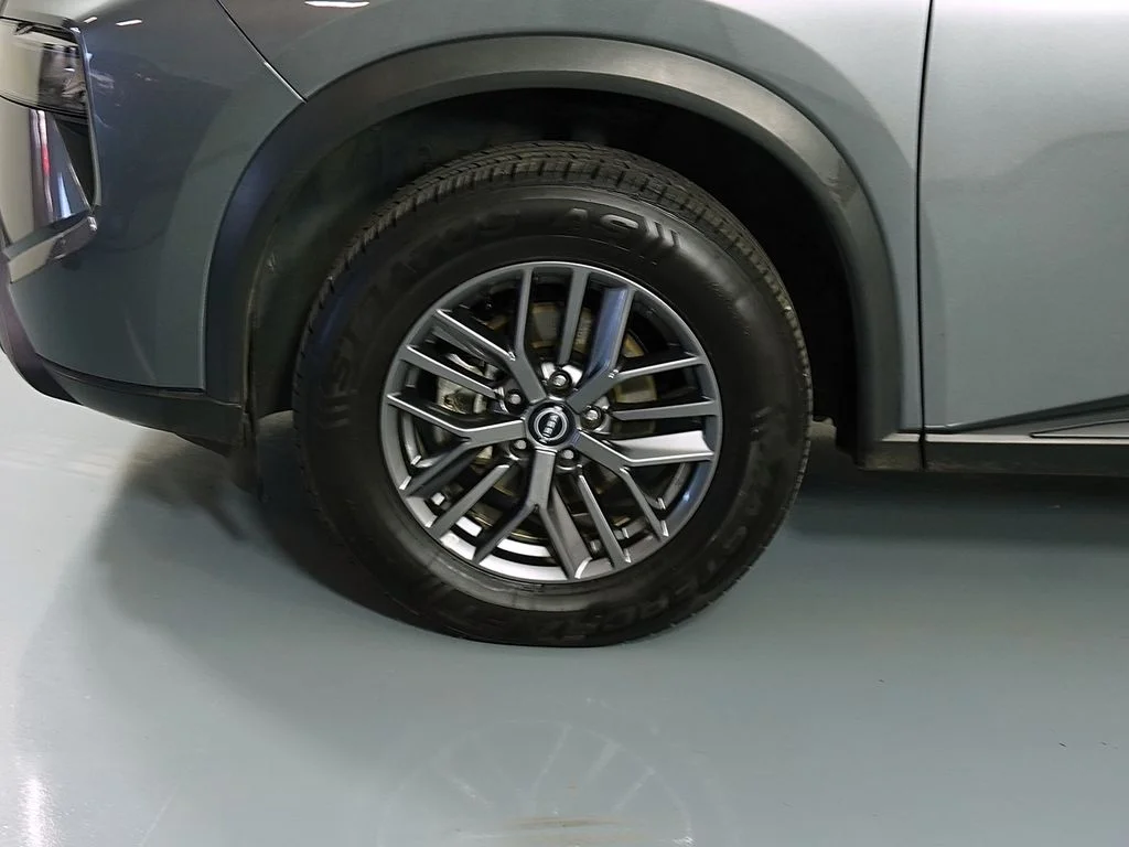 Used 2024 Gray Nissan S image 7