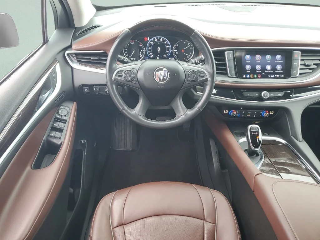 Used 2020 WHITE FROST TRICOAT Buick Avenir image 11