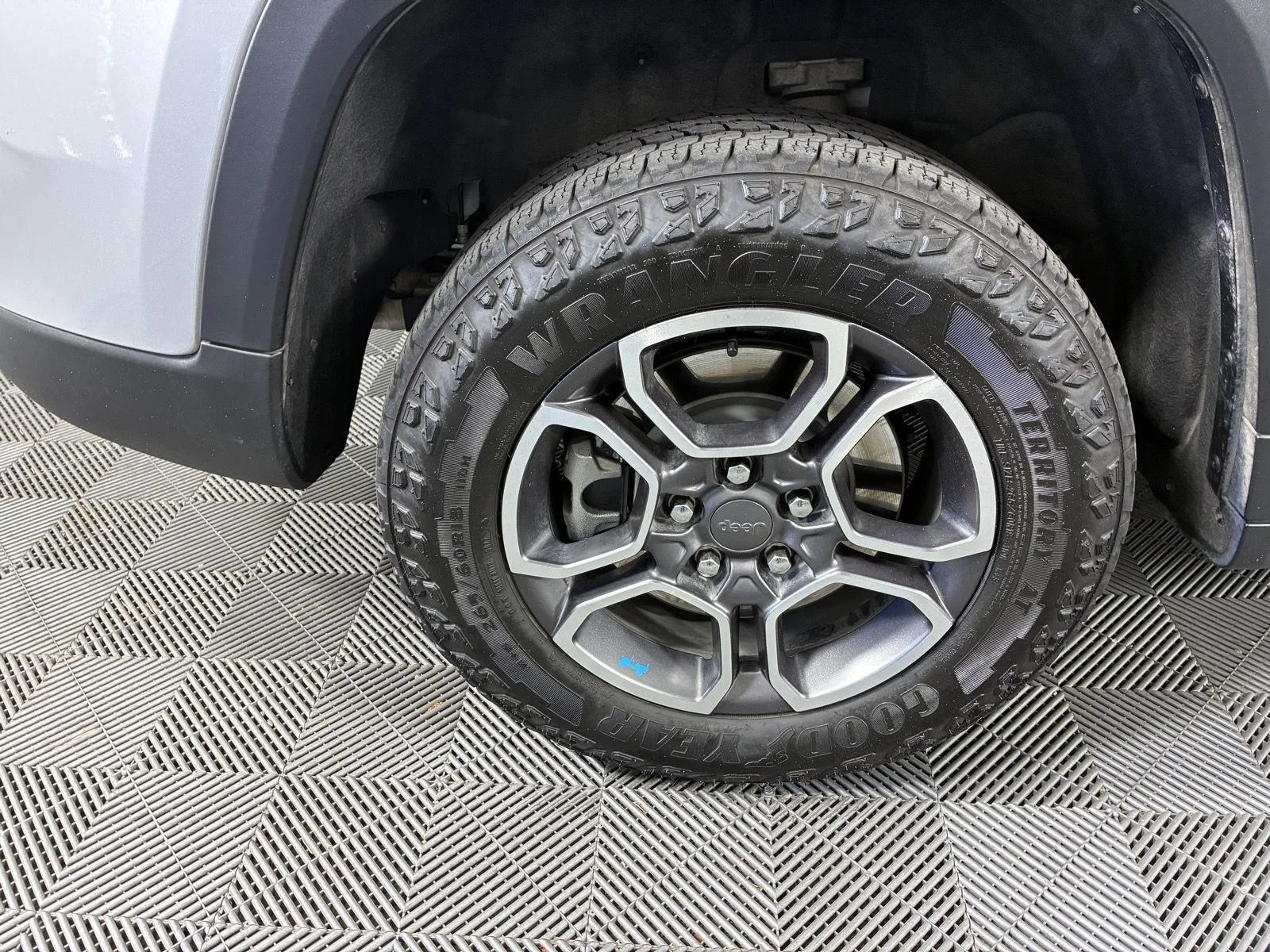 Used 2023 Silver Zynith Jeep Trailhawk image 15