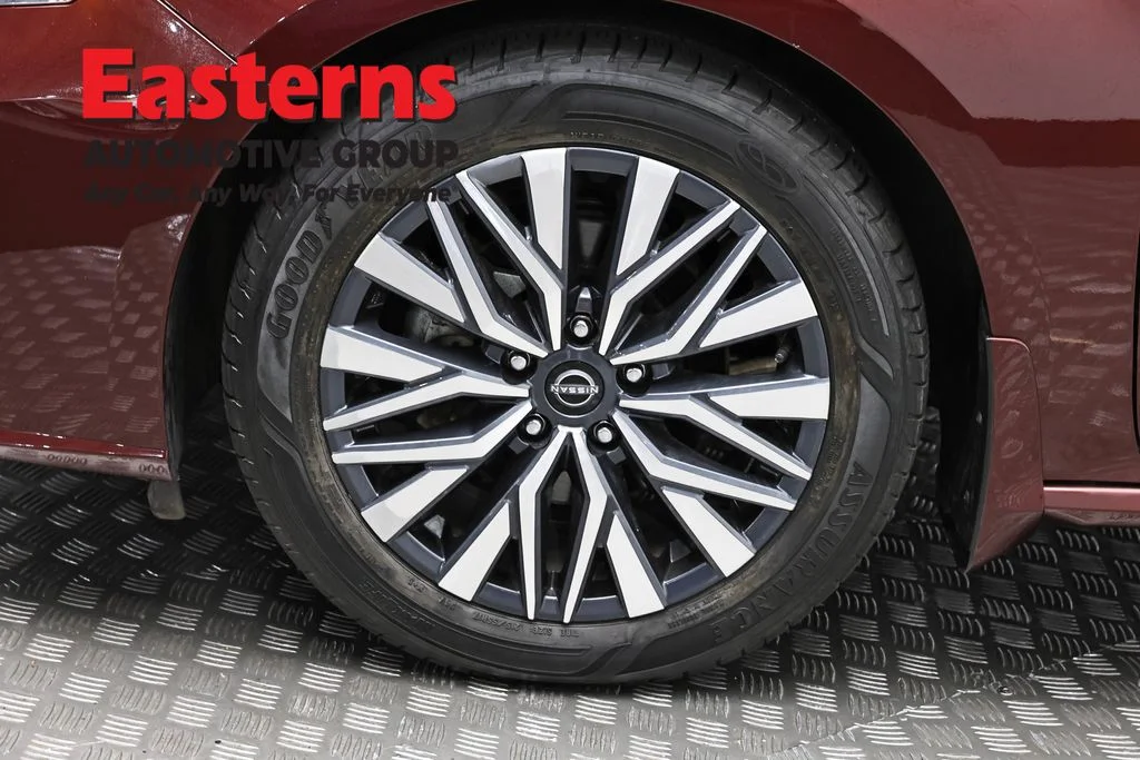 Used 2023 Red Nissan 2.5 SV image 32