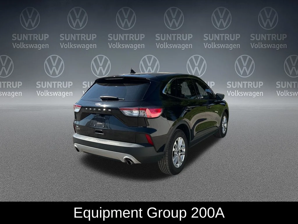 Used 2022 Black Ford SE image 7
