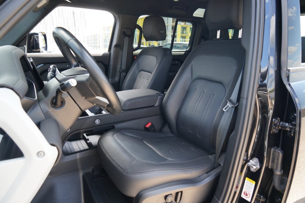 Used 2022  Land Rover X-Dynamic SE image 11