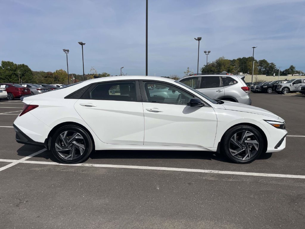 Certified Used 2025 White Hyundai SEL Sport image 21