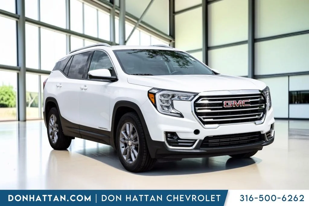 Used 2023 White GMC SLT image 25