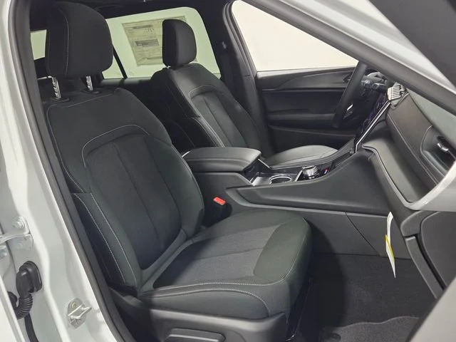 New 2026 Bright White Clear-Coat Exterior Paint Jeep Laredo X image 18