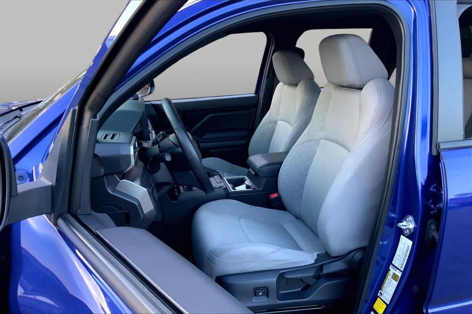 Used 2025 Blue Crush Metallic Toyota SR5 image 8