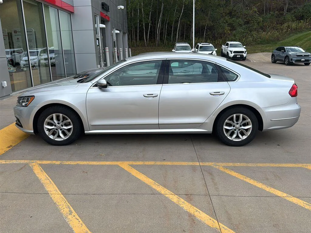Used 2016  Volkswagen 1.8T S image 6