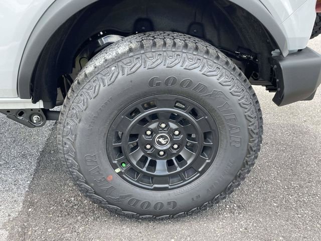 New 2026 Avalanche Gray Ford Base image 3