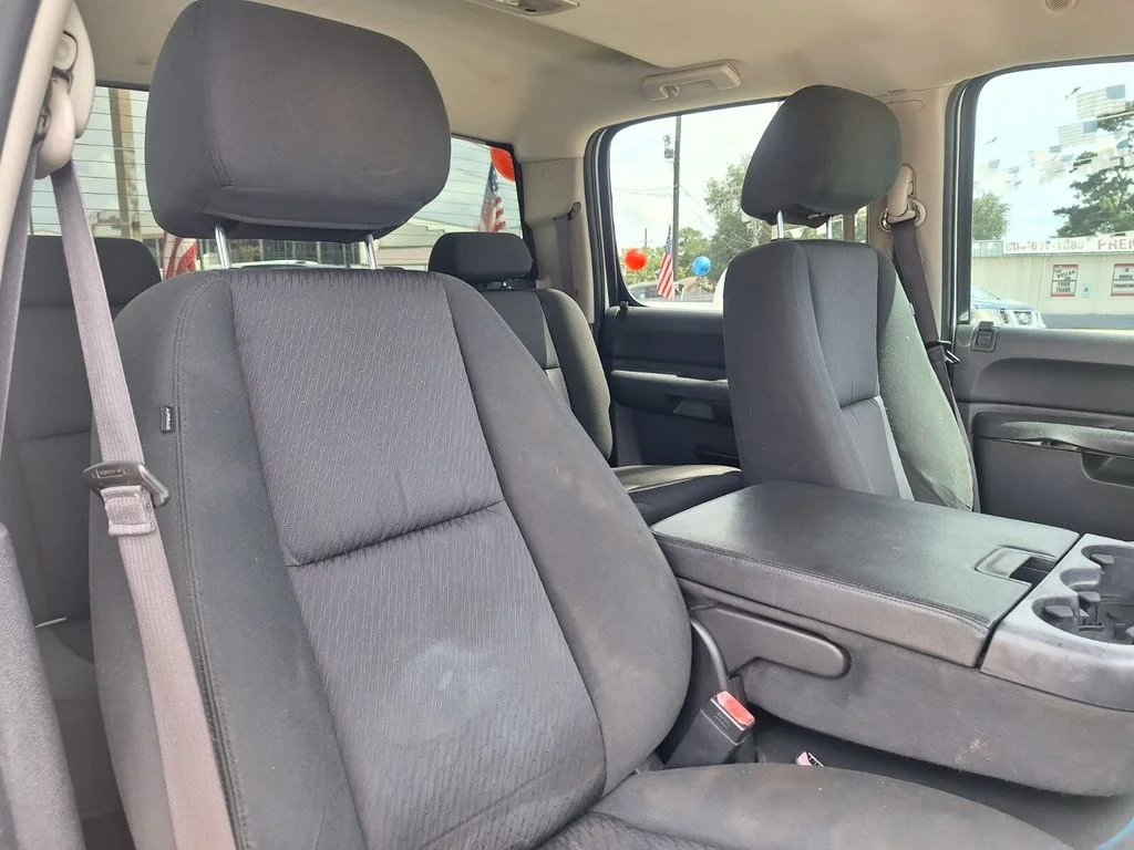Used 2013 White GMC SLE image 23