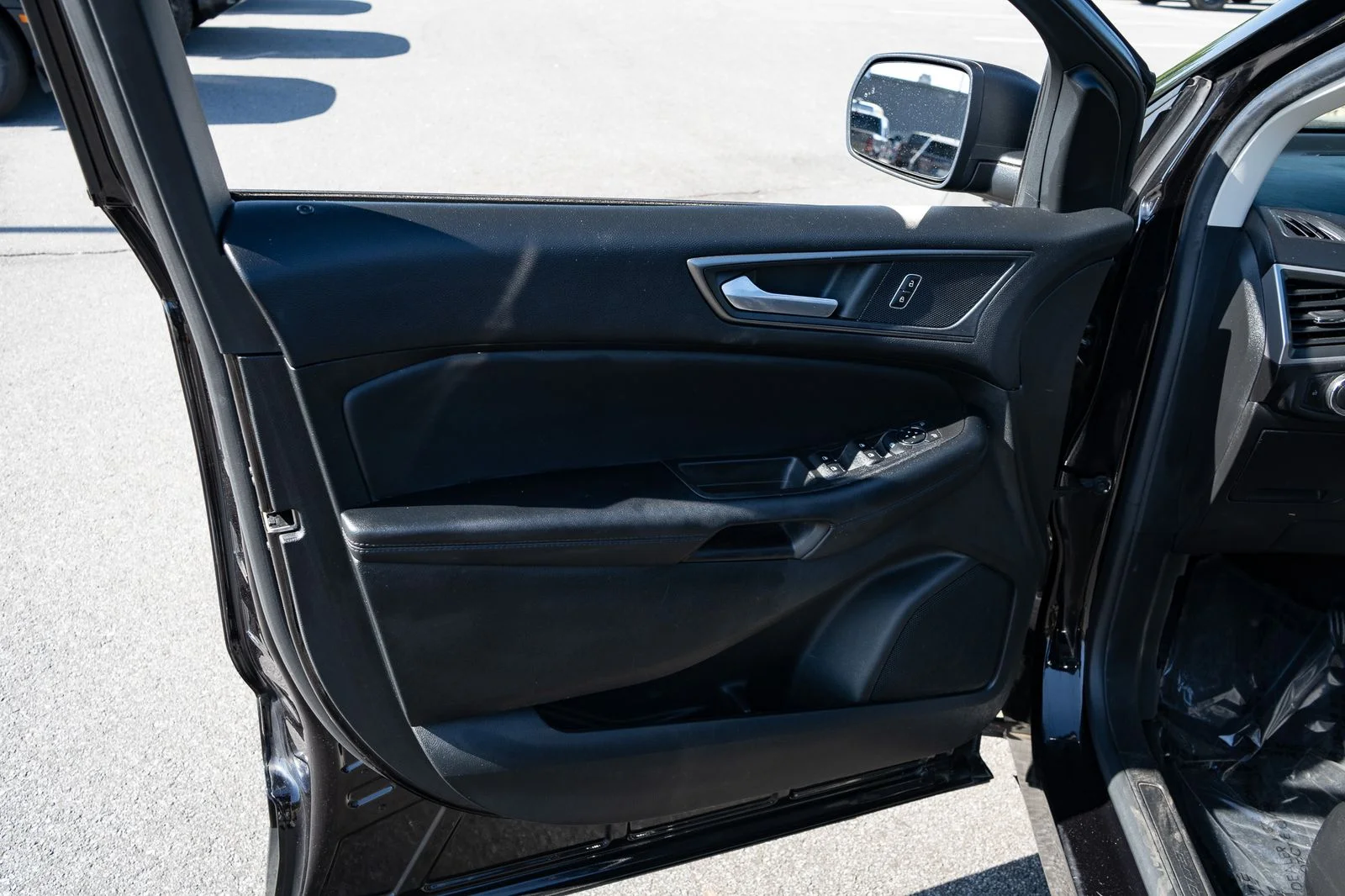 Used 2023 Black Ford SE image 16