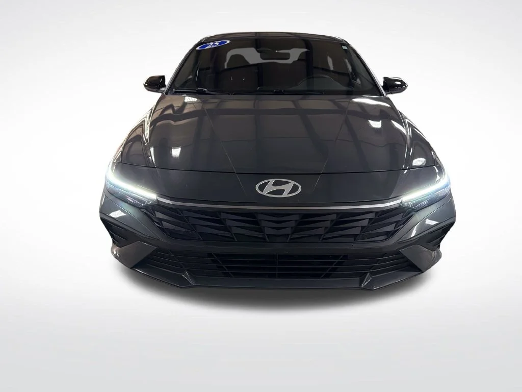 Used 2025 Gray Hyundai SEL Sport image 9