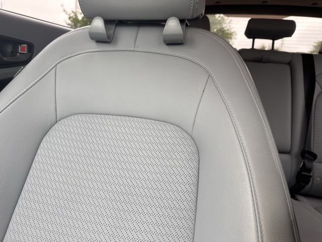 Used 2021 White Hyundai Limited image 5