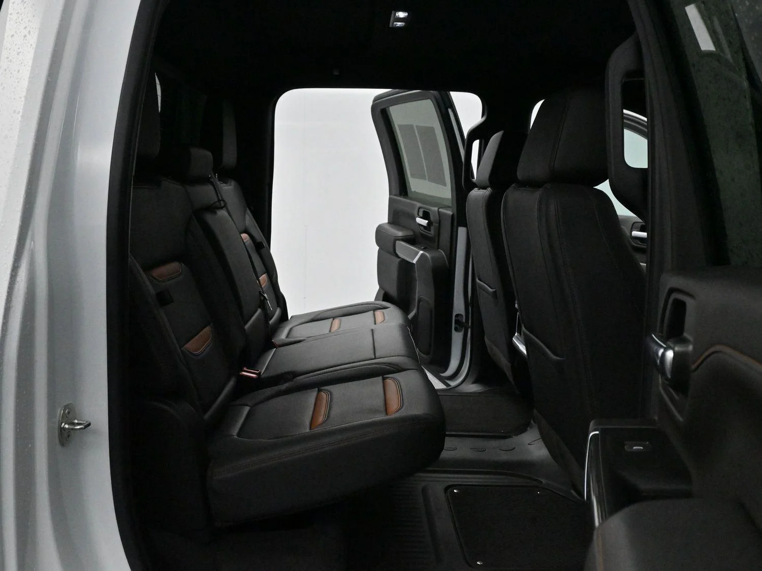 Used 2022 Summit White GMC AT4 image 33