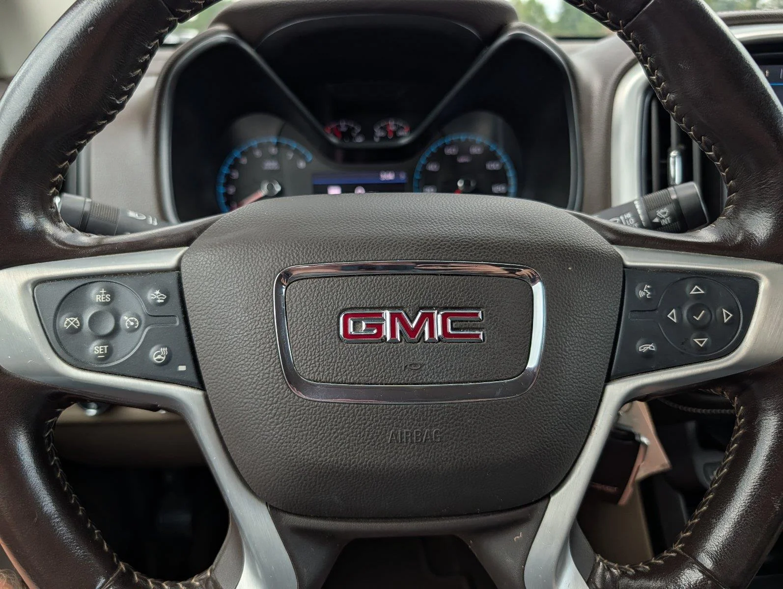 Used 2020 SUMMIT WHITE GMC 4WD SLT image 23