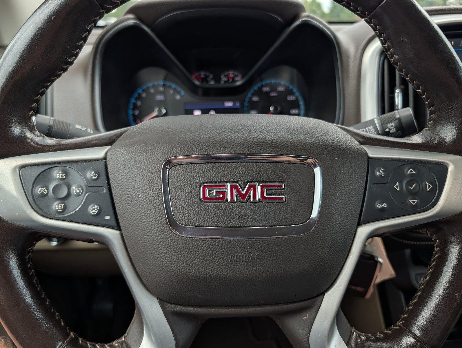 Used 2020 SUMMIT WHITE GMC 4WD SLT image 23