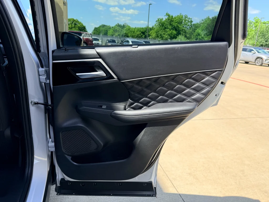 Used 2024 White Diamond Mitsubishi SEL image 24