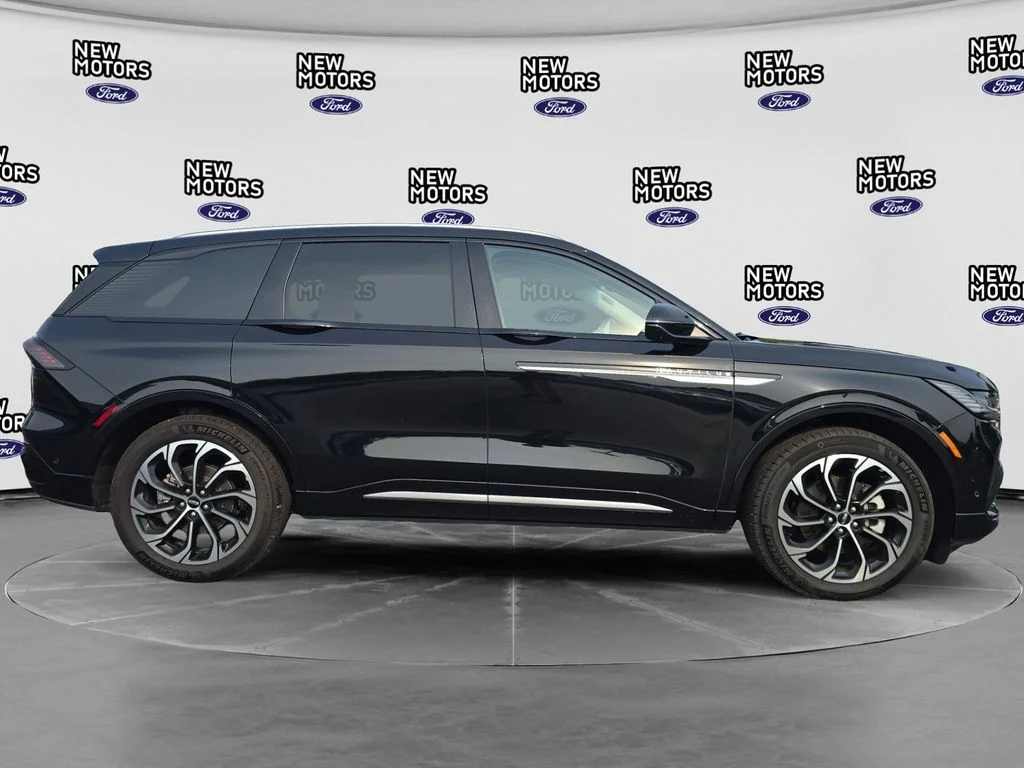 Used 2024 Black Metallic Lincoln Reserve image 15