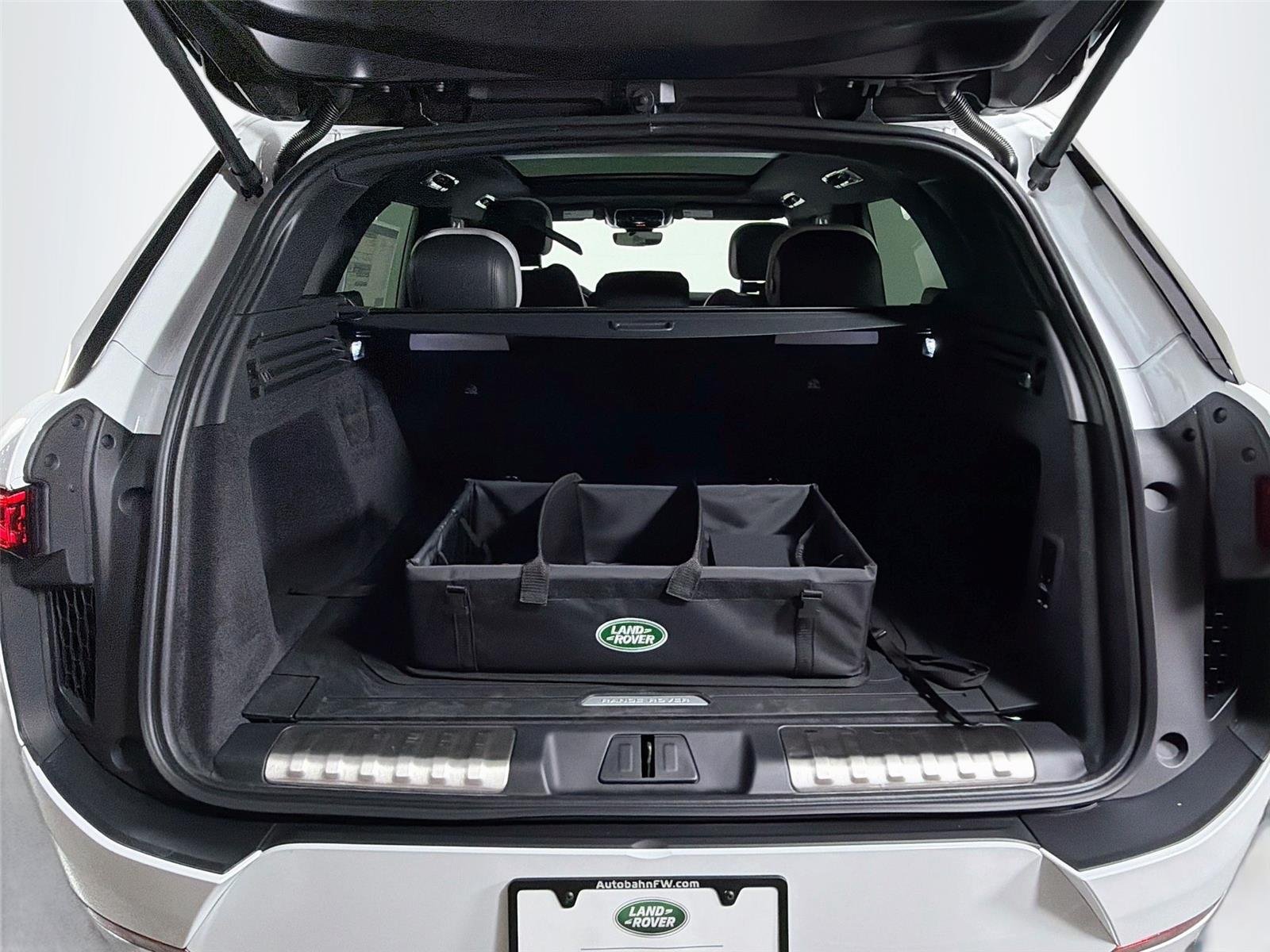 New 2026 Fuji White Land Rover Dynamic SE image 26