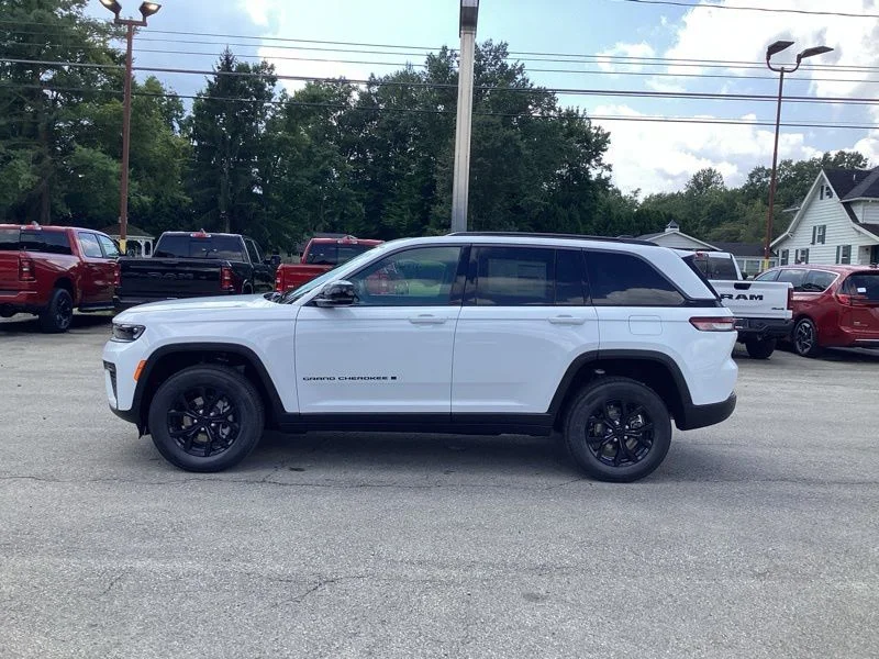 New 2026 Bright White Clearcoat Jeep Laredo Altitude image 4