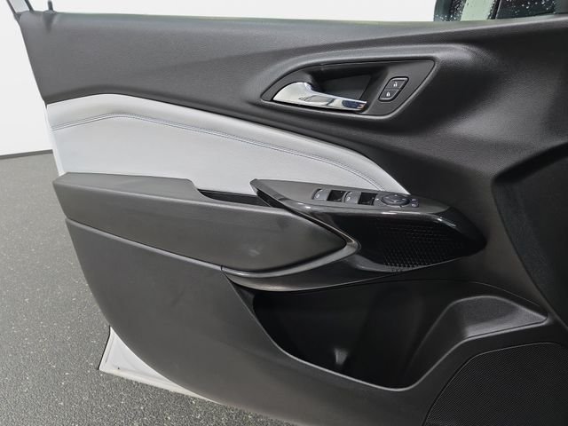 Used 2024 White Chevrolet LT image 25