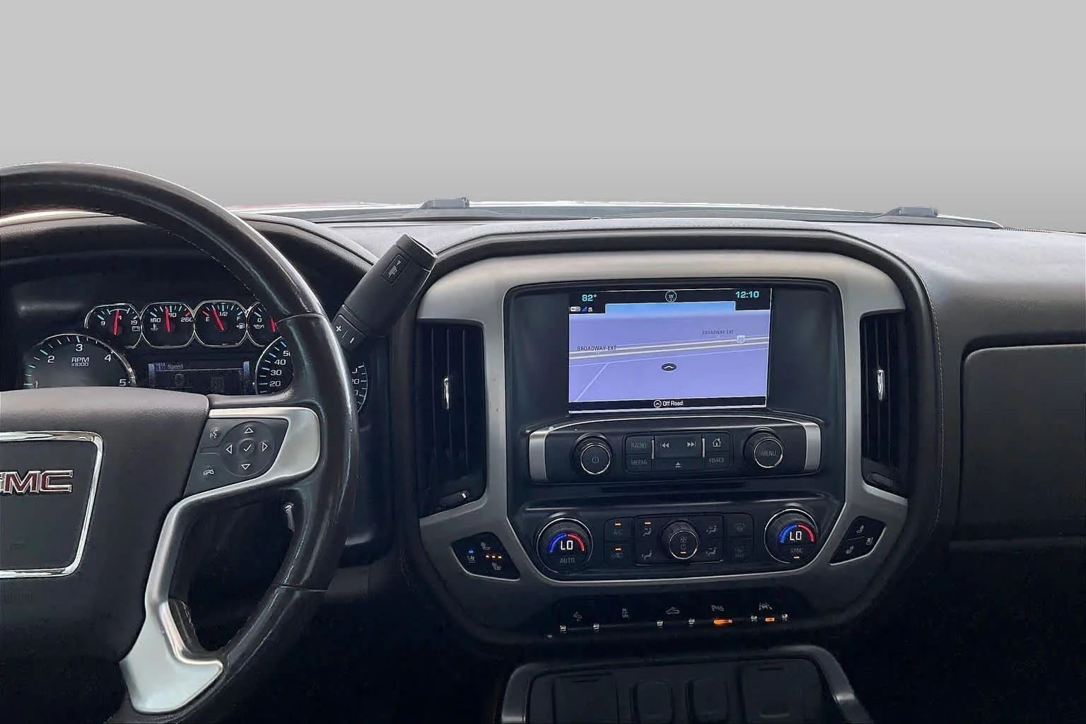 Used 2018 White Frost Tricoat GMC SLT image 7