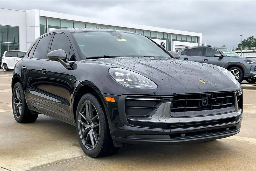 2023 Porsche Macan T's photo