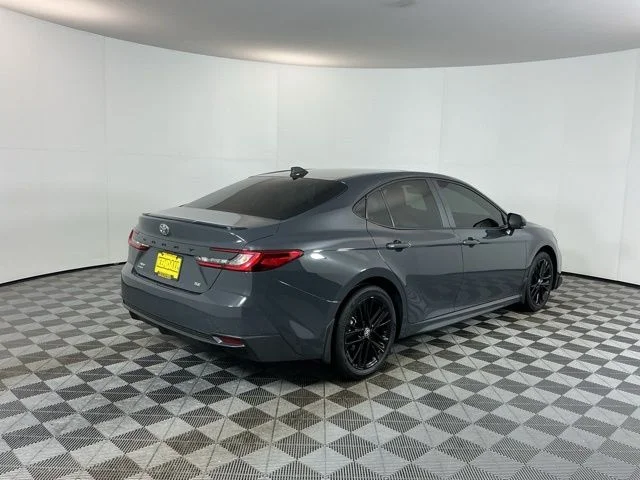 Used 2025  Toyota SE image 5