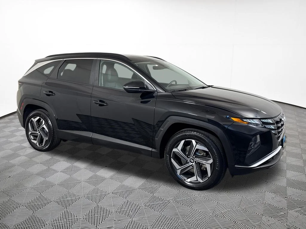 Used 2023 Black Hyundai SEL image 5
