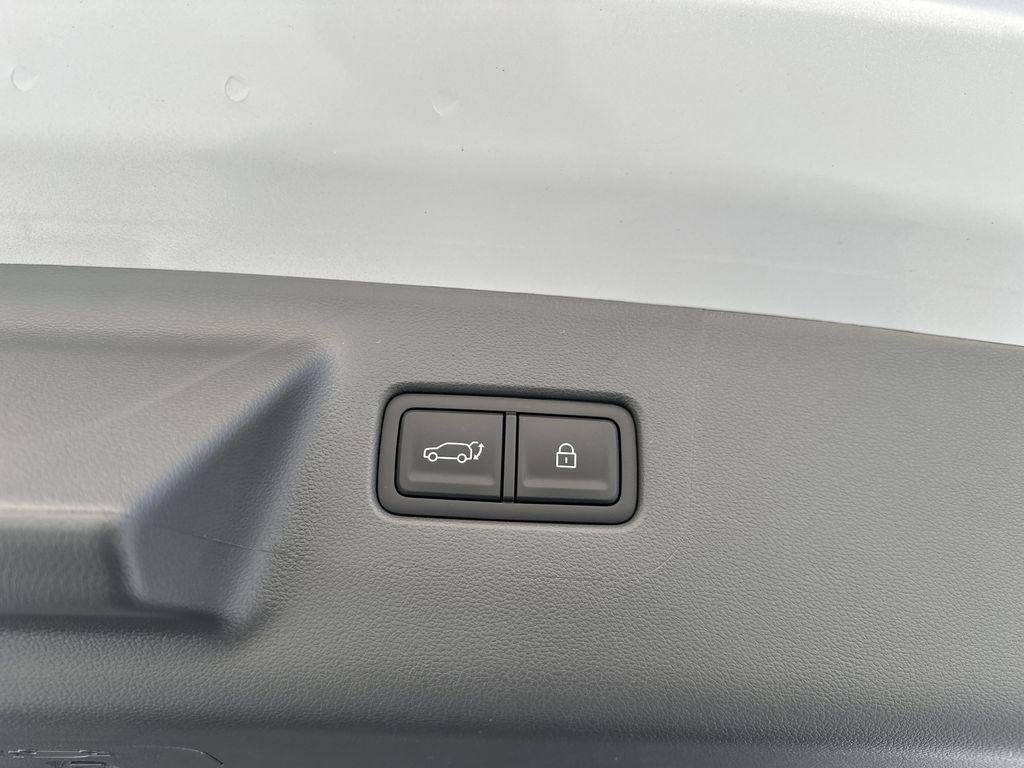 New 2026 Shimmering Silver Pearl Hyundai SEL FWD image 25