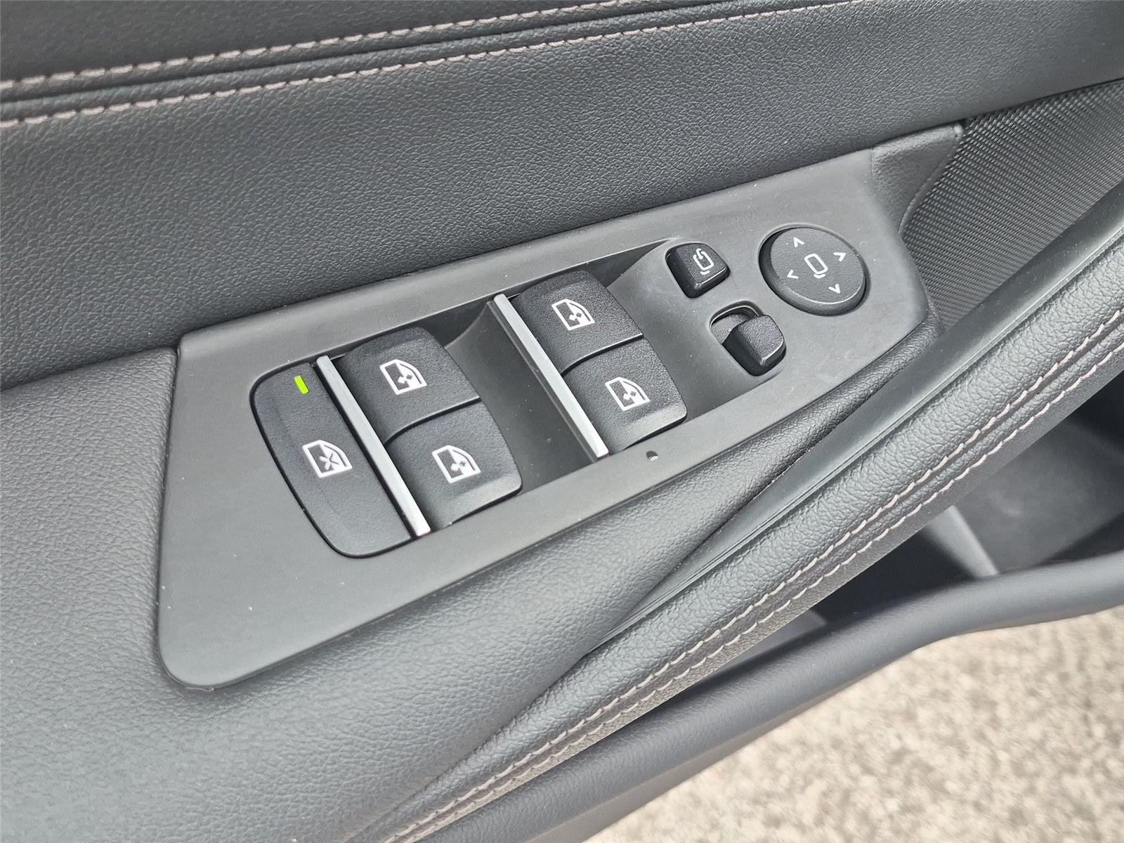 Used 2023 Black Sapphire Metallic BMW xDrive image 16