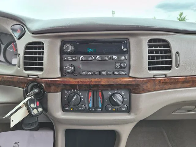 Used 2005 Silver Chevrolet Base image 22