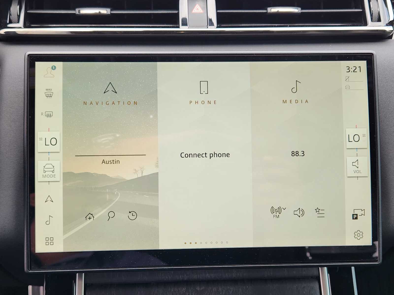 New 2026 Ostuni Pearl White LAND ROVER Belgravia Edition image 17