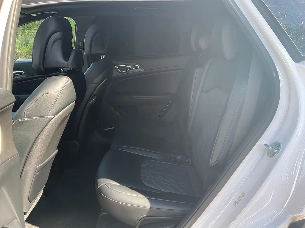 Used 2023 Glacial White Pearl Kia X-Line image 9