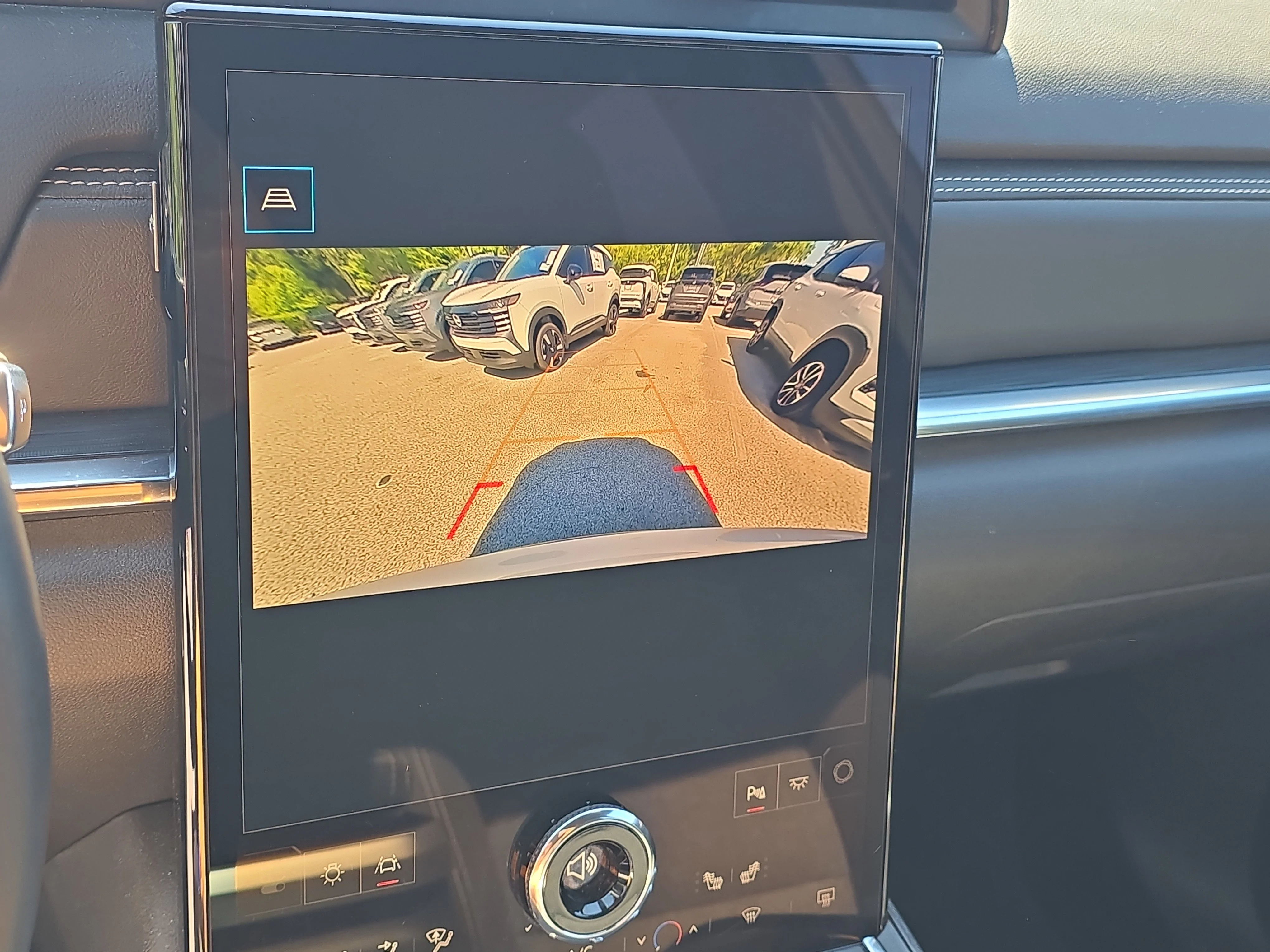 Used 2025 Summit White GMC AWD Elevation image 21