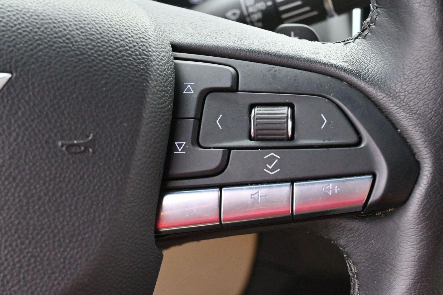Used 2020 GARNET METALLIC Cadillac Luxury image 19
