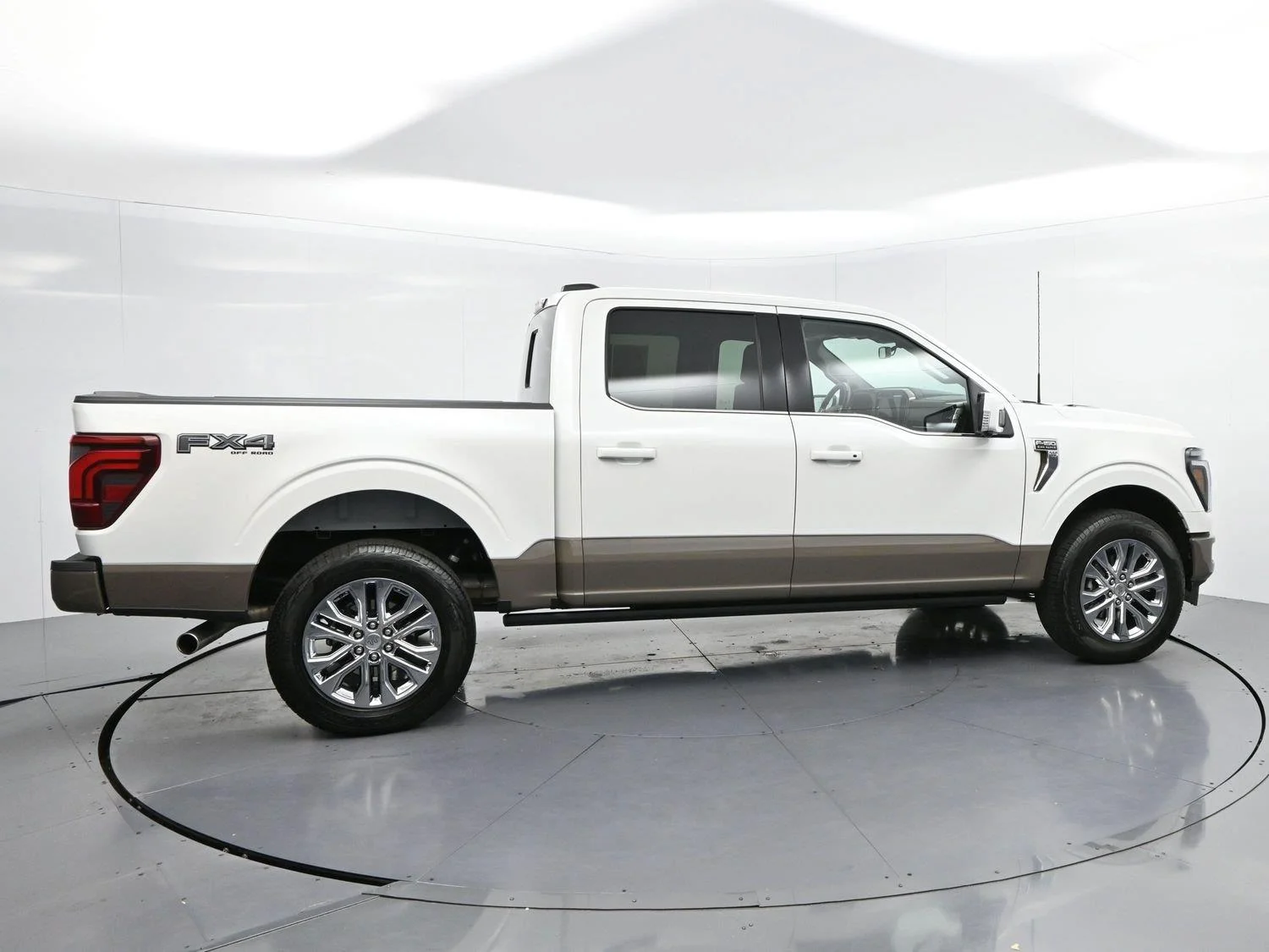 Used 2026 Star White Metallic Tri-coat Ford King Ranch image 8