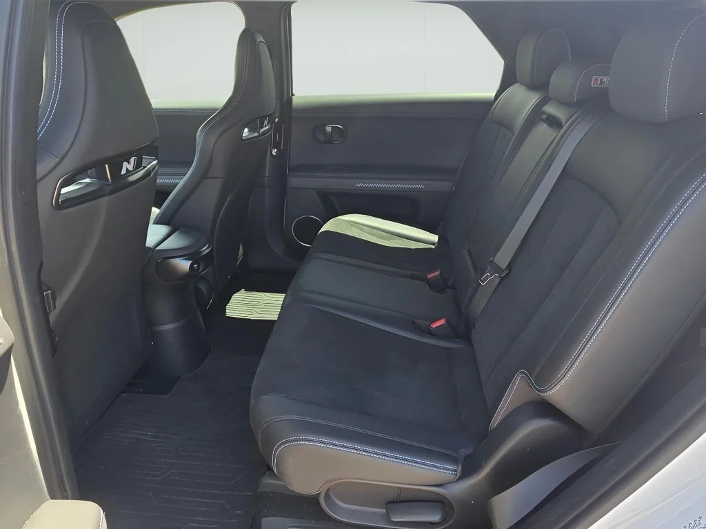 Used 2025 Atlas White Hyundai Base (A1) image 27