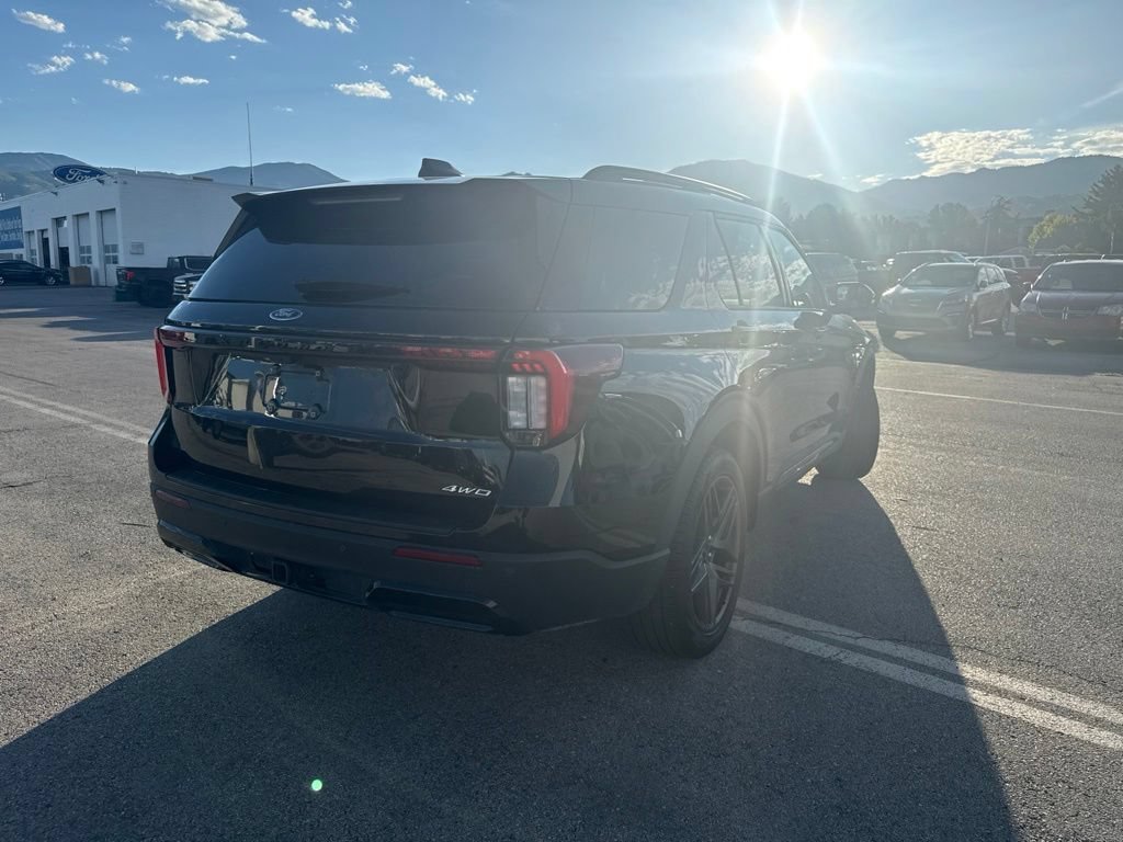 Used 2025 Black Metallic Ford ST-Line image 5